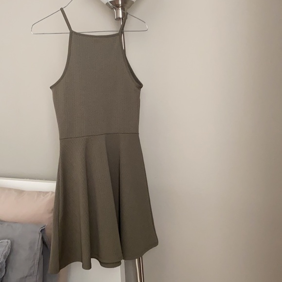 H&M CASUAL DRESS - Picture 2 of 3